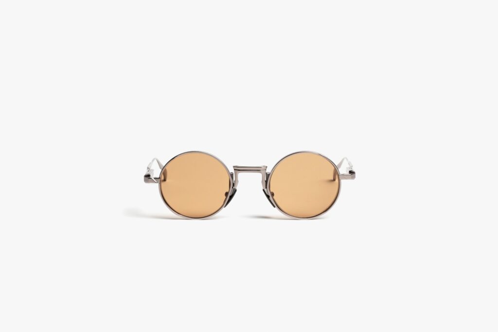 Movitra - Apex 04 C3 - Light Gun with Light Brown Lenses - Limited Edition