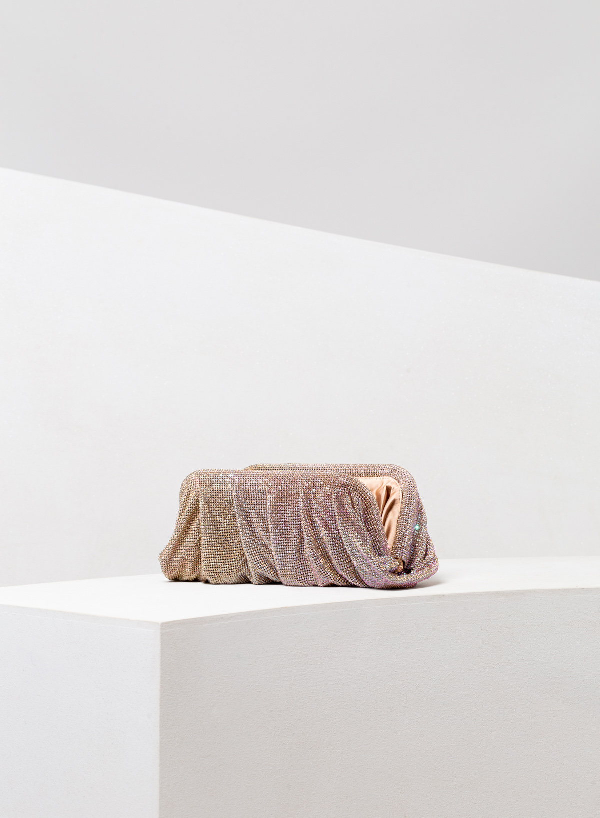 Benedetta Bruzziches - La Venus Grande Golden Gun - Image 5