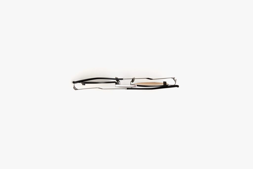 Movitra - Levitas 04 C2 - Dark Gun with Brown Lenses
