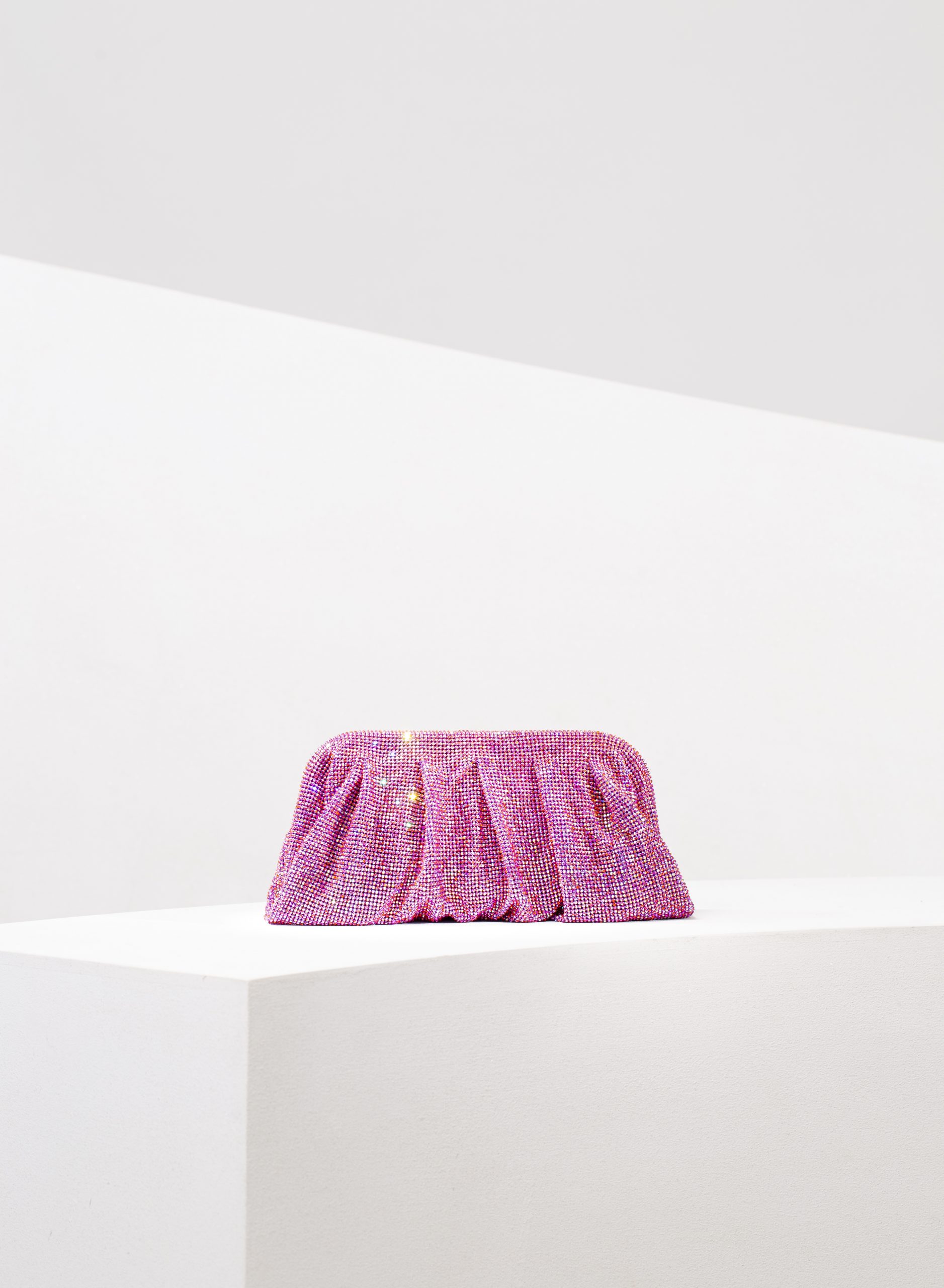 Benedetta Bruzziches - La Venus Grande The Spy Who Loved Me - Image 2