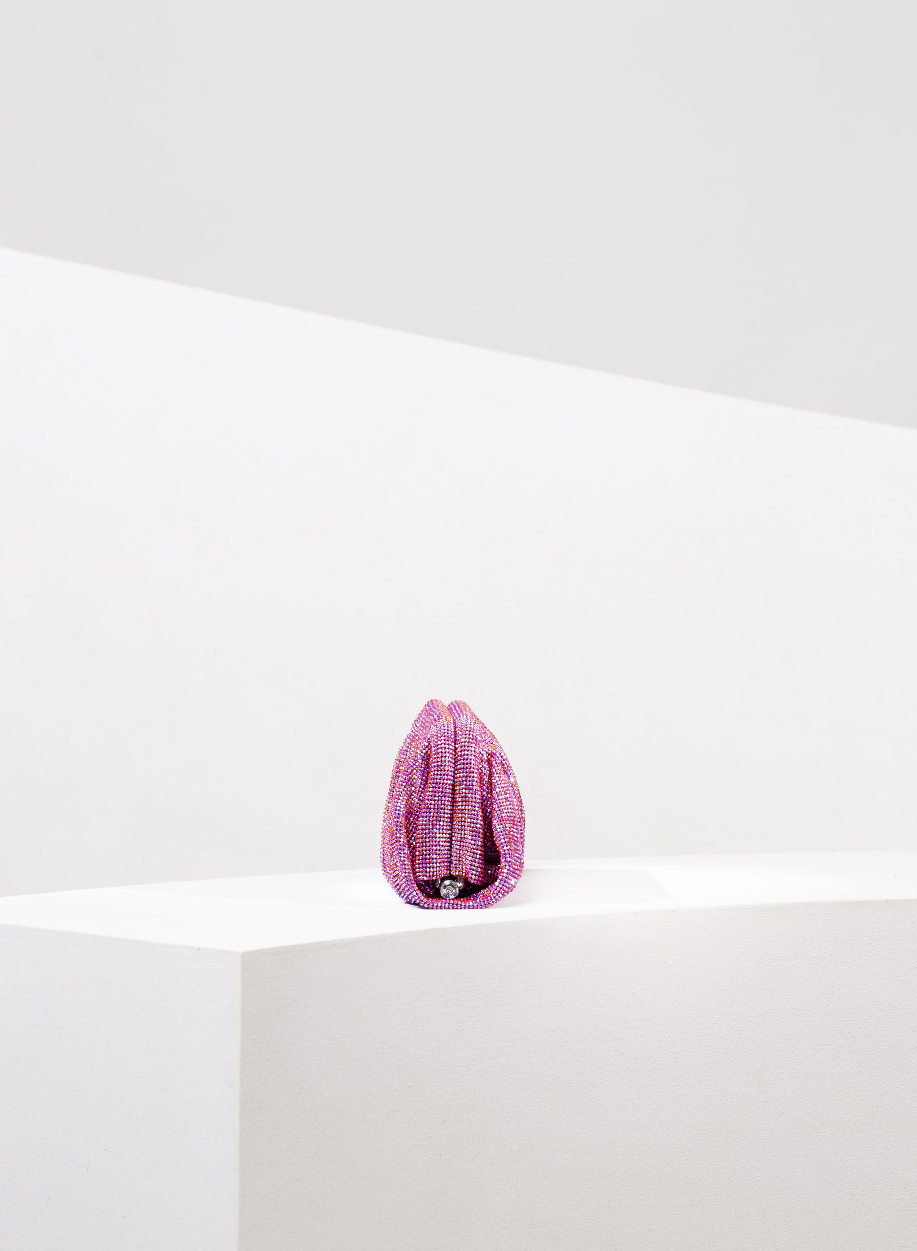 Benedetta Bruzziches - La Venus Grande The Spy Who Loved Me - Image 4