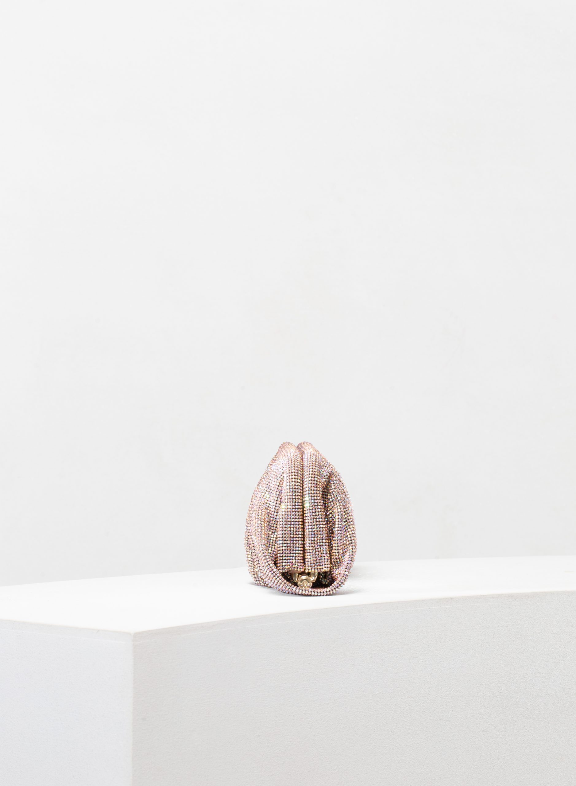 Benedetta Bruzziches - La Venus Grande Gli Amanti In Rosa - Image 4
