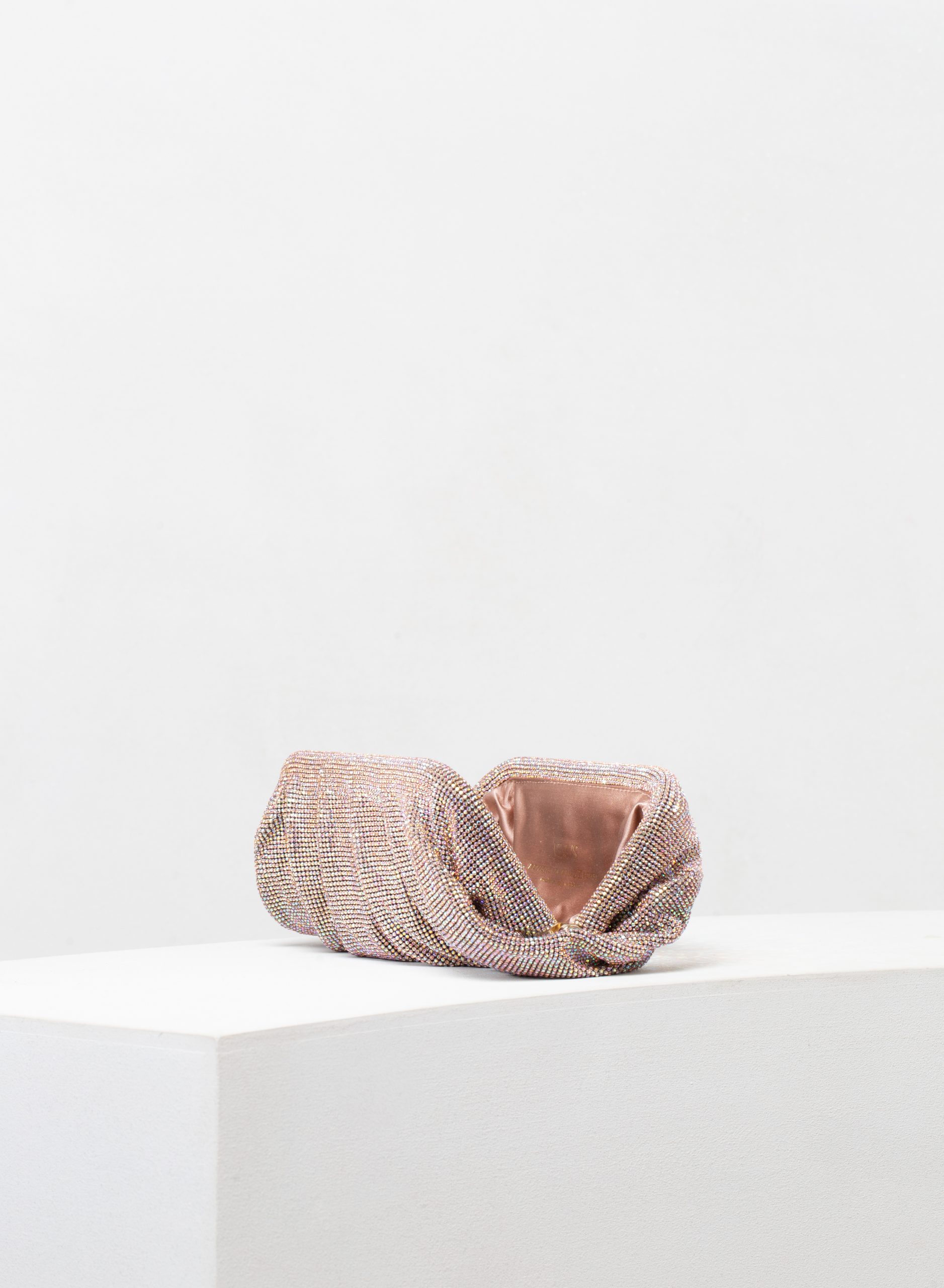 Benedetta Bruzziches - La Venus Grande Gli Amanti In Rosa - Image 5