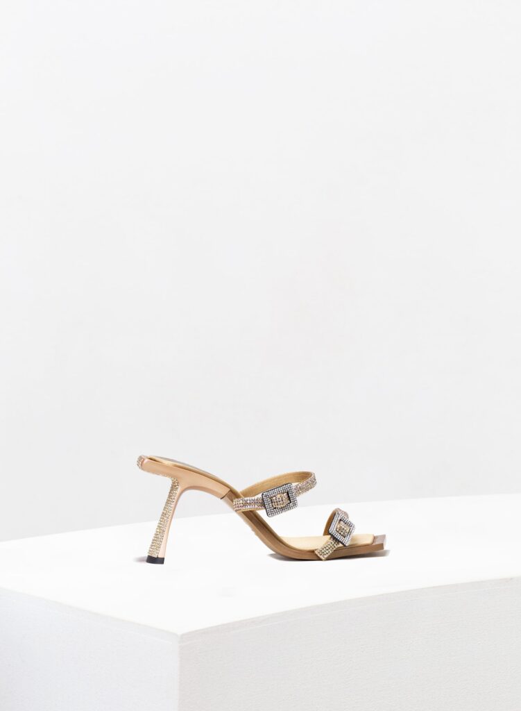 Benedetta Bruzziches - Ewa - Golden Gun