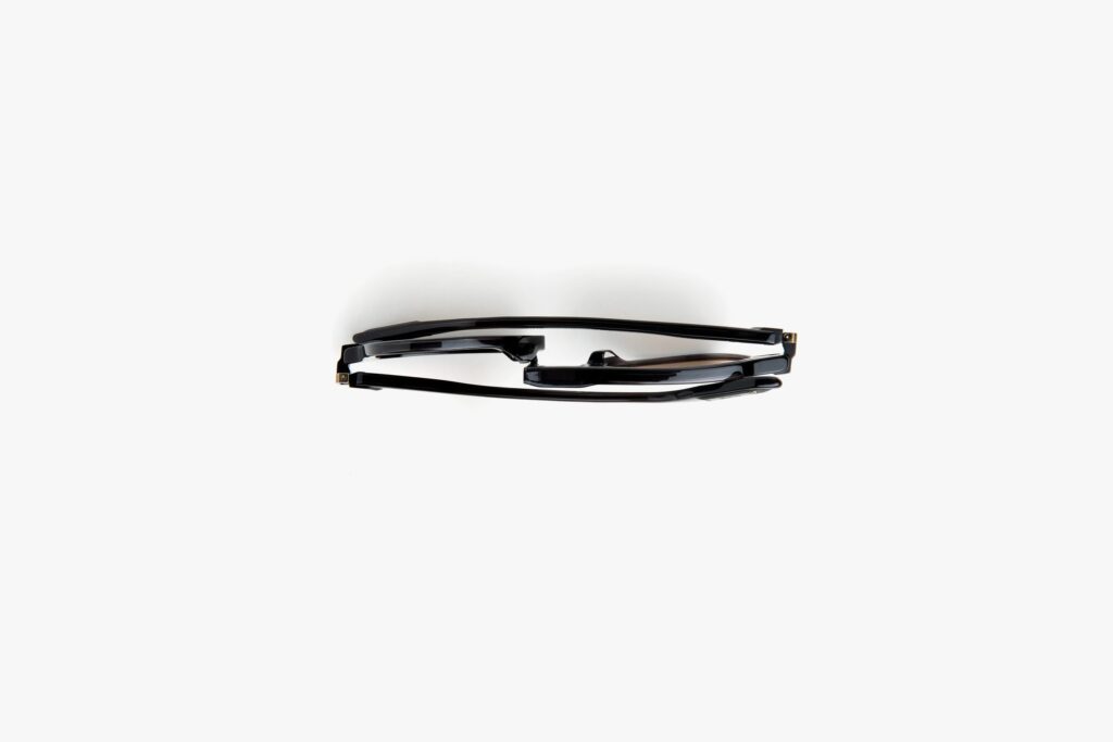 Movitra - Status 06 C1 - Crystal Black with Brown Lenses - Limited Edition