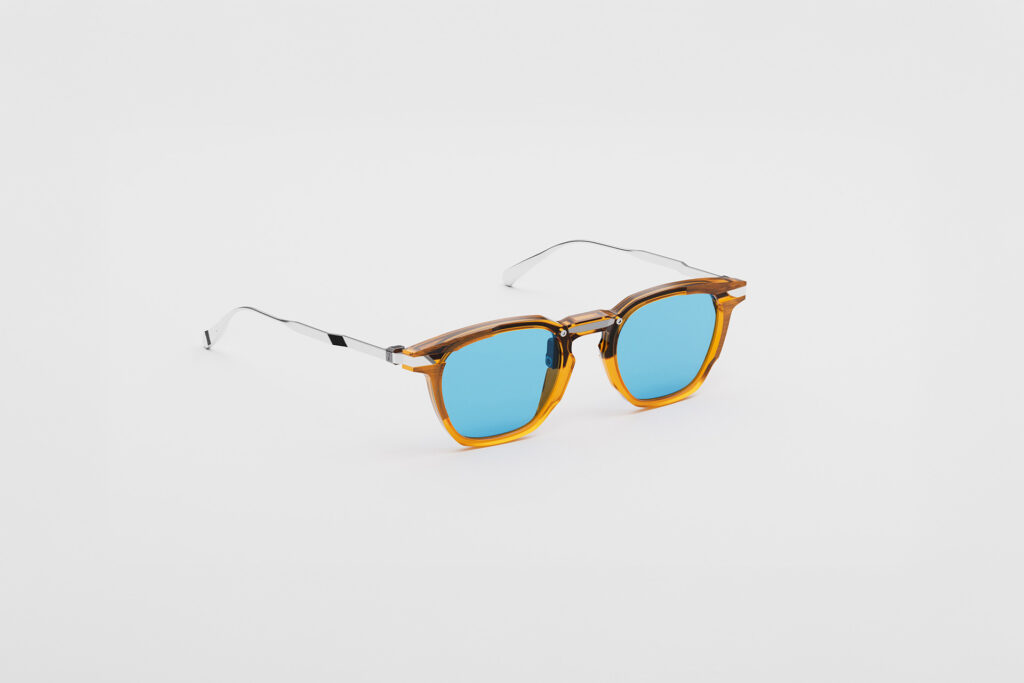 Movitra - Inceptus 06 C2 - Crystal Honey with Blue Lenses